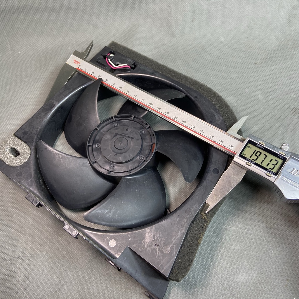 Quạt 17 cm NIDEC 12v 0.1A  gió siêu êm L19W12MS1A5-52K09