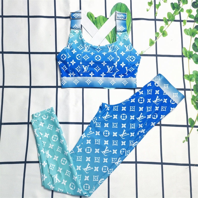 Bộ gym hoạ tiết Lv