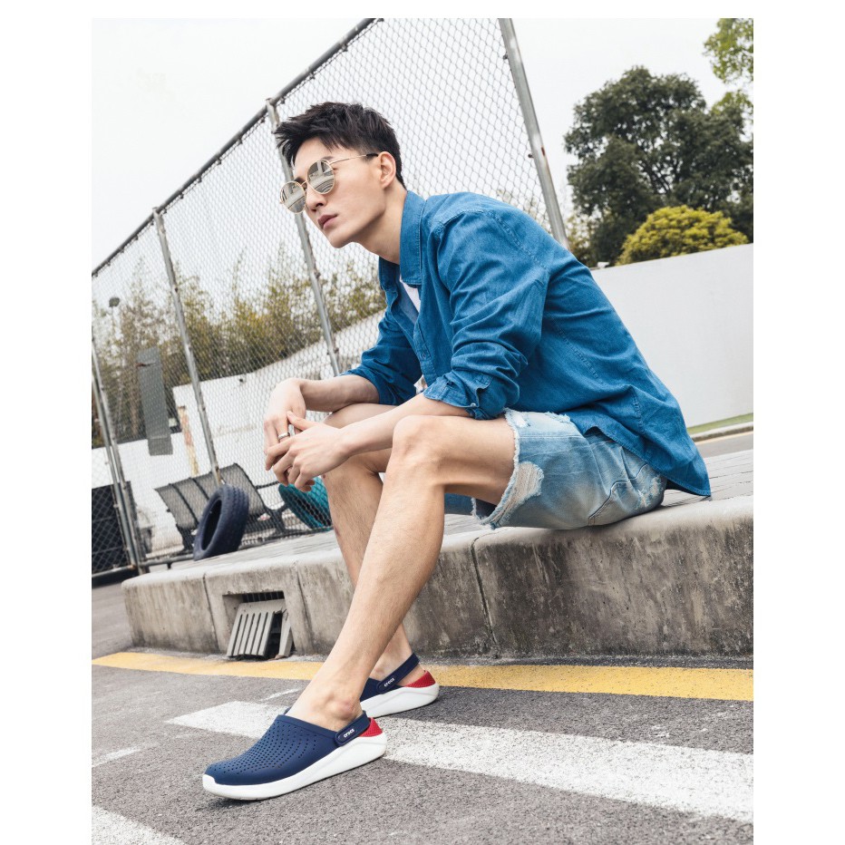 DÉP SỤC C.ROC.S. LITERIDE MÀU XANH ĐEN LÓT ĐỎ | BigBuy360 - bigbuy360.vn