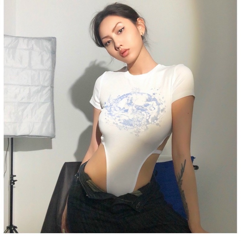 Bodysuit Nữ Ngắn Tay Cổ Tròn Hở Eo Quyến Rũ