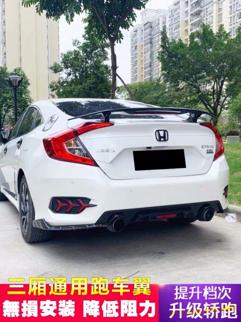 Đuôi gió thể thao ô tô các bon cho các loại xe