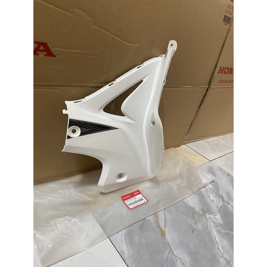 Bộ ốp ống yếm phải HONDA WAVE RS110 năm 2013 màu Trắng. 64460K03V20ZA