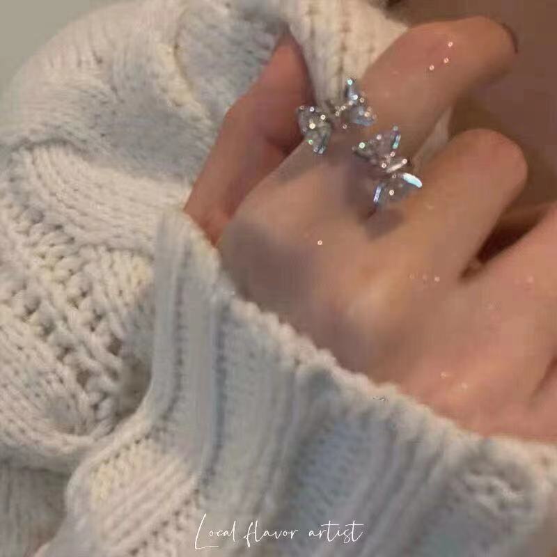 Nhẫn hở hình bướm đính đá zircon