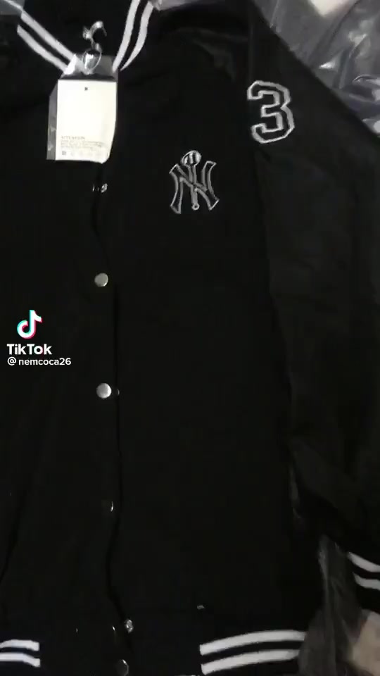 ÁO KHOÁC GIÓ BOMBER UNISEX CÚC BẤM FORM ĐẸP - ÁO KHOÁC BOMBER PHỐI TAY DA HOTTREND | BigBuy360 - bigbuy360.vn