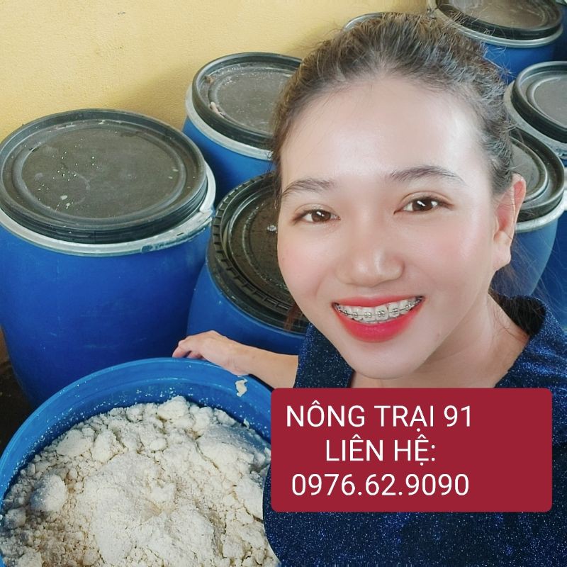 Thùng phi xanh 120 lit có nắp và găng dùng ủ thức an chăn nuôi bã đậu bắp