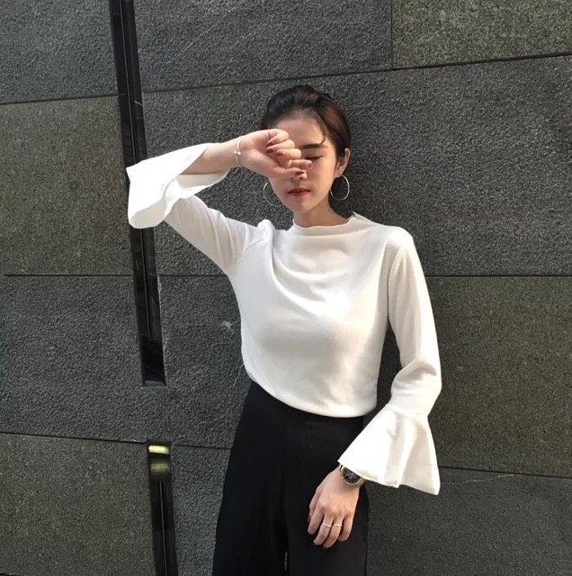 (Sẵn L) Aó thun ulzzang, áo tay loe 2 màu trơn trắng đen kiểu Hàn quốc | BigBuy360 - bigbuy360.vn