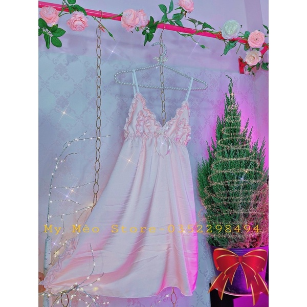 Đầm lụa hồng phối bèo
