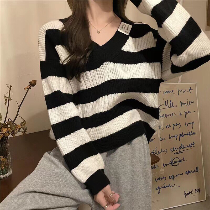 G37. 12318. ÁO LEN KẺ SỌC CỔ TIM HOT HIT