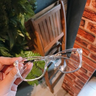Kính cận Lv