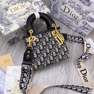 Lady thổ cẩm về nhiều