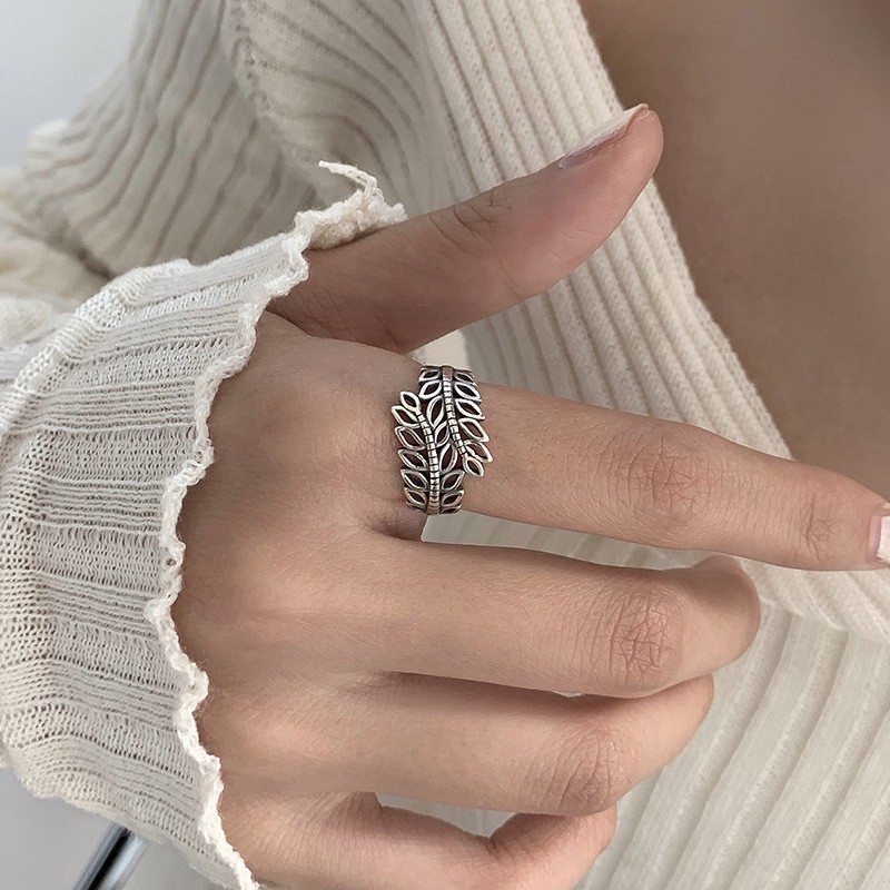 Nhẫn Hình Chiếc Lá Phong Cách Retro C30