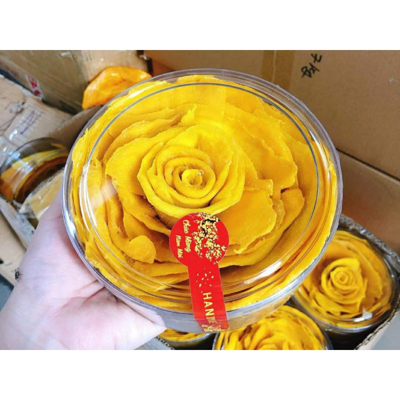 XOÀI SẤY DẺO LẠNH XẾP HOA HỒNG ĐÀ LẠT HÀNG BIẾU TẾT HỘP 500GR