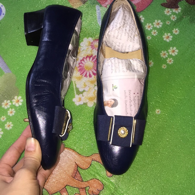 Mua giày kiểu nước da thật với giá 540.000 đồng mua hàng trên shop Pi nhìn trọng tiền mình thanh toán khi nhận hàng uy t