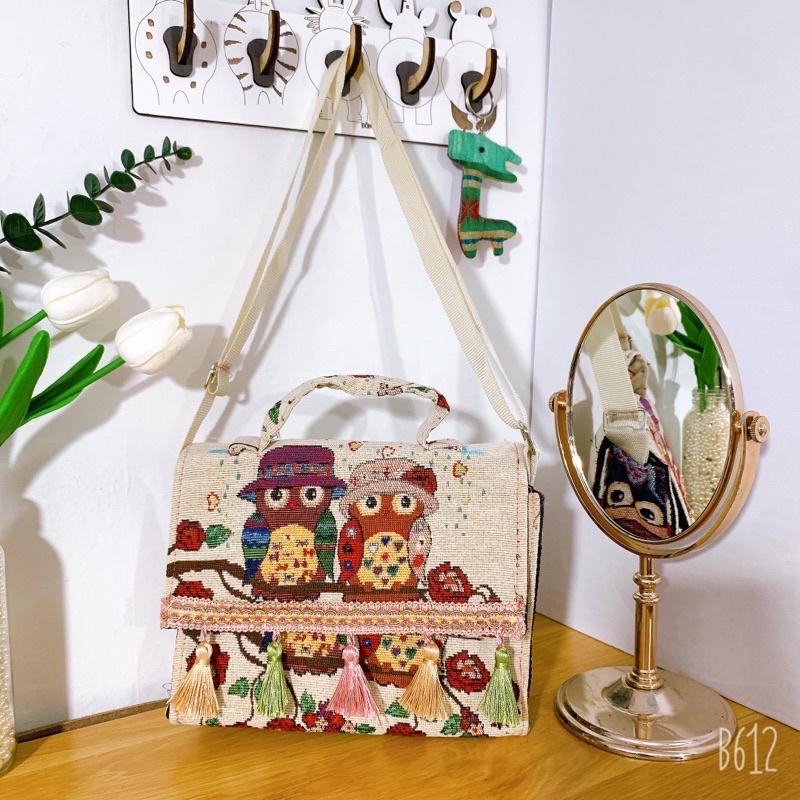 Túi thổ Cẩm đeo chéo tua rua hộp phong cách