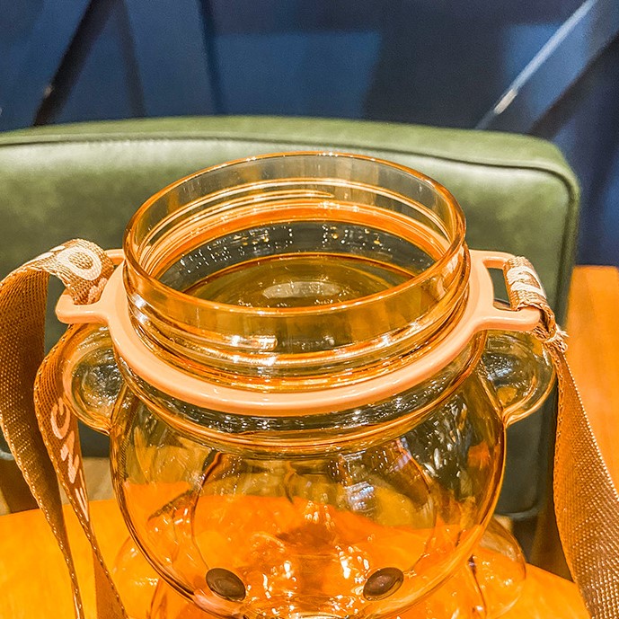 [Hàng sẵn] Bình Đựng Nước Hình Gấu Nâu Thể Tích 1.4l Có Dây Đeo Và Giá Đỡ Điện Thoại, Có Ống Hút Khi Bật Nắp