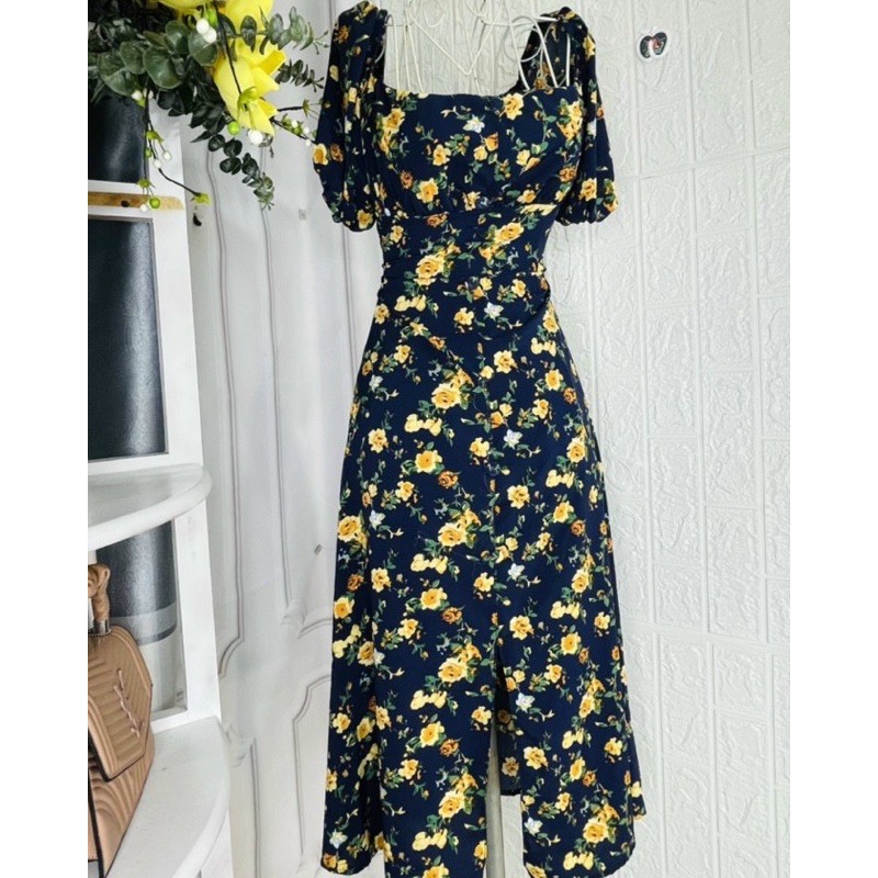 Váy hoa trễ vai xẻ tà đính nút bọc vải sang chảnh dự tiệc