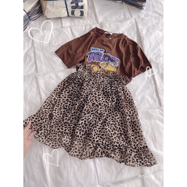 Set áo phông nâu truk + chân vay ngắn xoè hoạ tiết da báo Hs