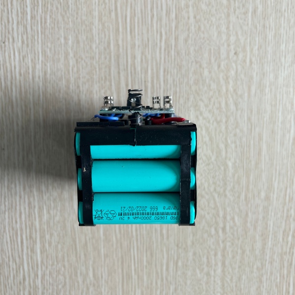 Pin máy khoan Makita, pin 15 cell chân pin phổ thông, pin Makita 6ah bảo hành 12 tháng