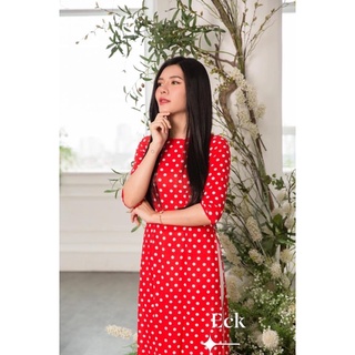Áo dài chấm bi đỏ kèm quần vải lụa hàn trắng