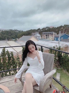 ĐẦM TRẮNG XOÈ TAY LOE