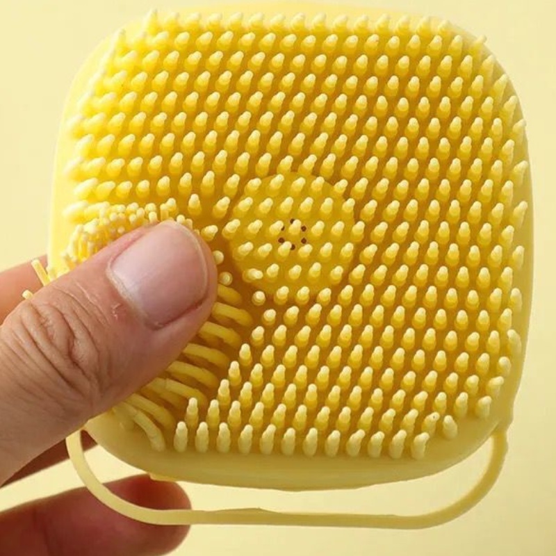 Bàn chải silicon mát xa lưng khi tắm cho bé