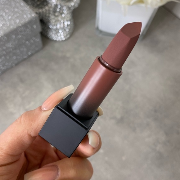 Son HUDA BEAUTY - Power Bullet Matte Lipstick