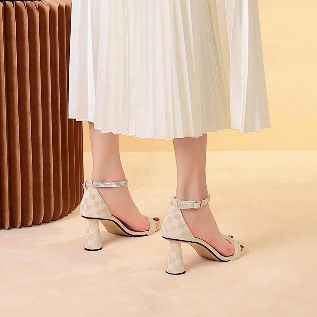 Giày Nữ MWC - 4354 Giày Sandal Cao Gót 7p Quai Ngang Mũi Vuông Gót Trụ Phối Quai Hậu Thời Trang