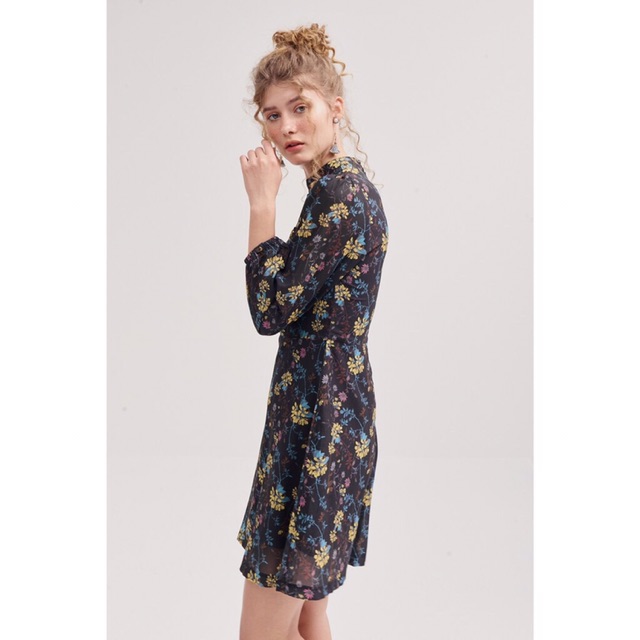 Đầm hoa Marc size S newtag