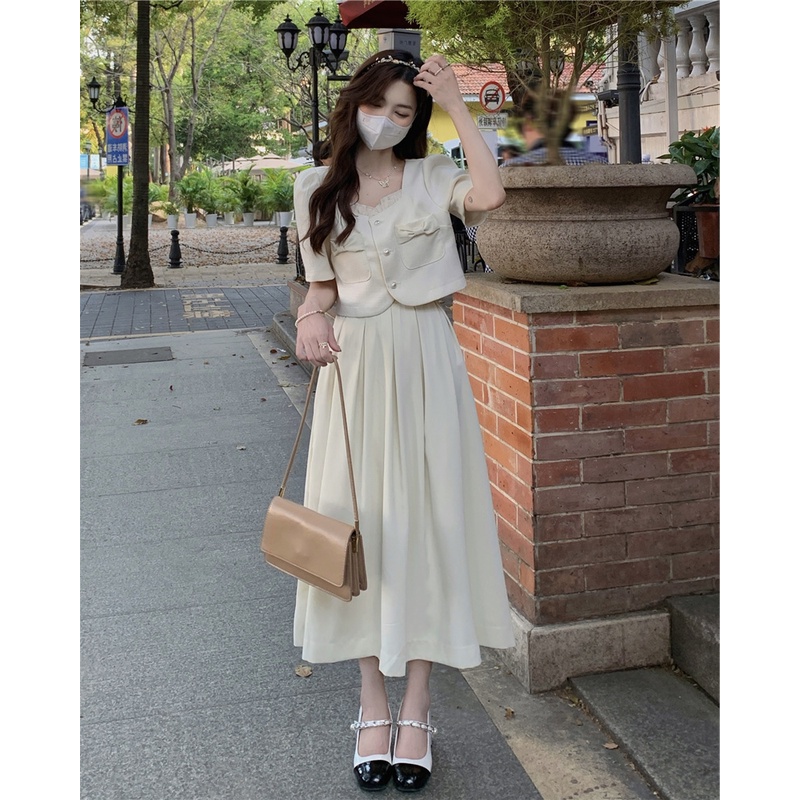 Set áo croptop viền bèo ngực túi đính nơ + Chân váy midi be tiểu thư