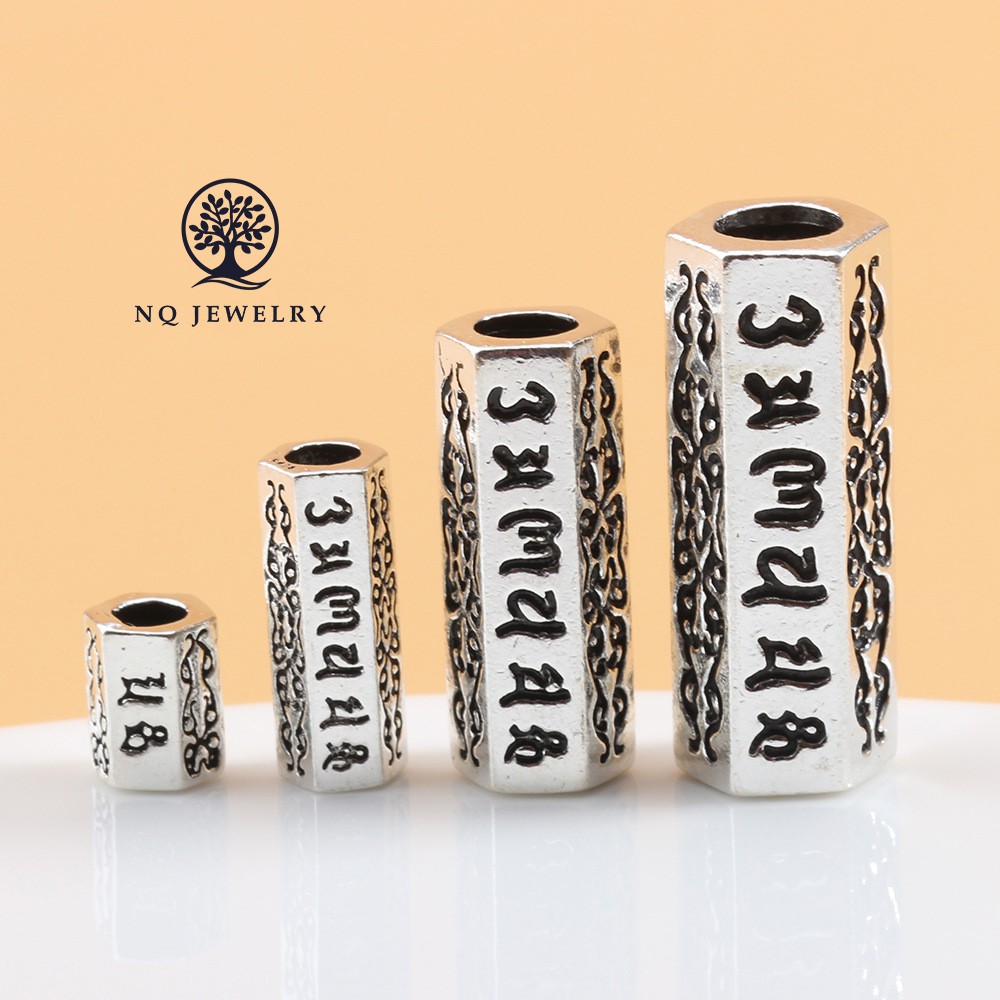 Charm bạc hình trụ 6 cạnh khắc lục tự đại mình chú xỏ ngang