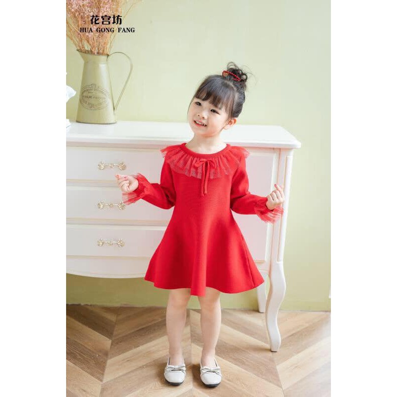 Váy len đỏ nhí bé gái