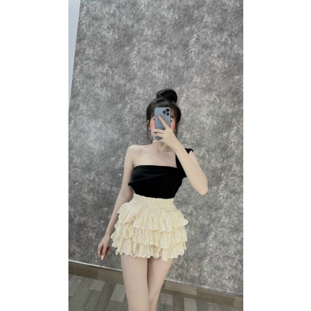 Áo thun đa năng mặc được 4 kiểu rất sang chảnh.