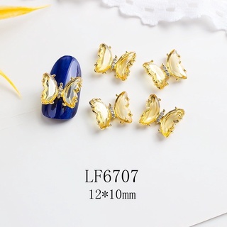 Cham b ướm ngọc gắn móng nail