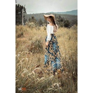 Set áo trắng + chân váy hoa xẻ tà boho