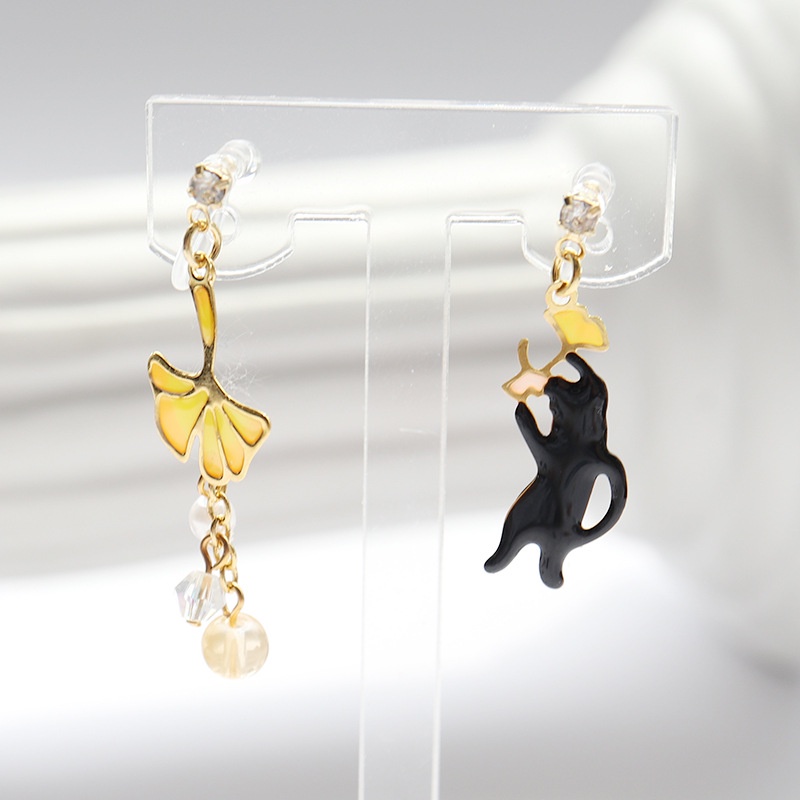 [Hàng Mới Về] Khuyên Kẹp Tai Không Đối Xứng Tráng Men Resin Hình Lá Cây Mèo Mori Series