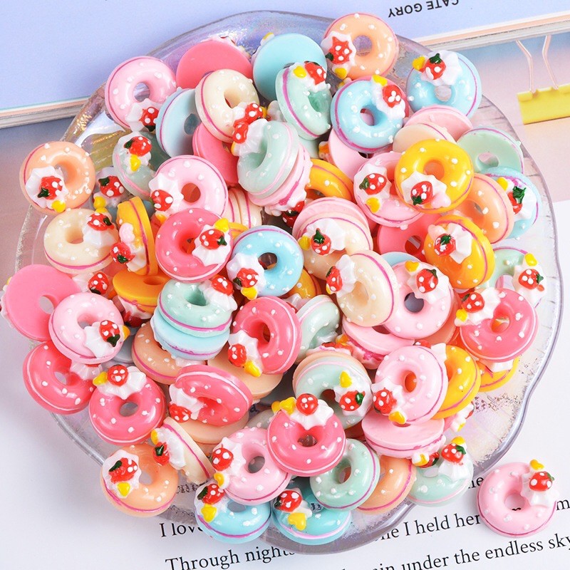 Mô hình bánh donut cốm dâu phuk kiện trang trí slime