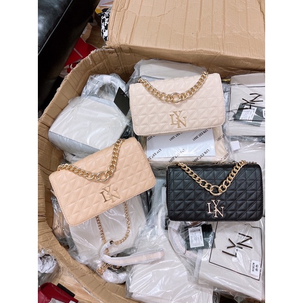 Túi lyn huy hiệu ô trám