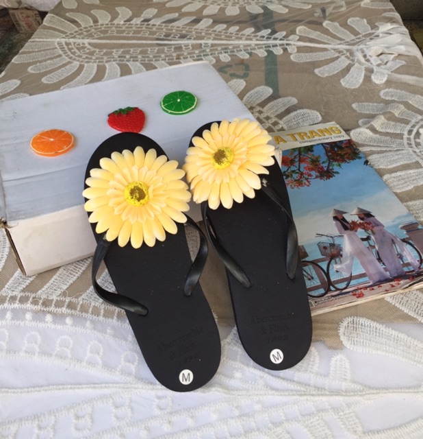 Dép Nữ Xỏ Ngón Con Hươu Gắn Hoa Xinh Xắn Size S-M-L Nhiều Mẫu - Hàng Nhập Thái Lan - Lucky Girl shop