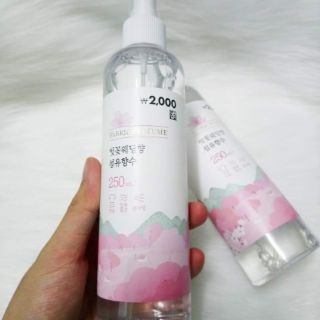 Xịt thơm Daiso Hương hoa anh đào 250ml