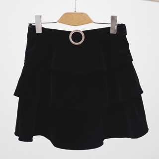 Chân váy nhung xếp tầng