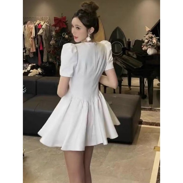 Đầm trắng tay phồng xòe tinh khôi đính nút Hanny Dress