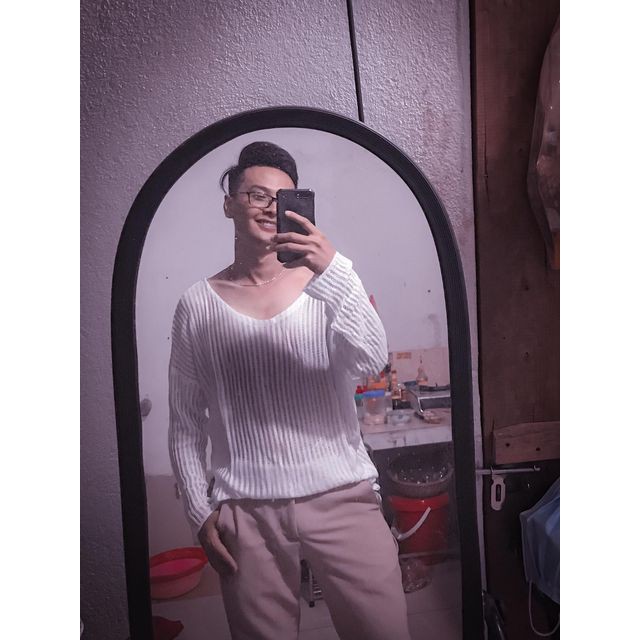 Áo lưới màu đen dài tay lỗ thoáng mát của Hung Tubes. | BigBuy360 - bigbuy360.vn