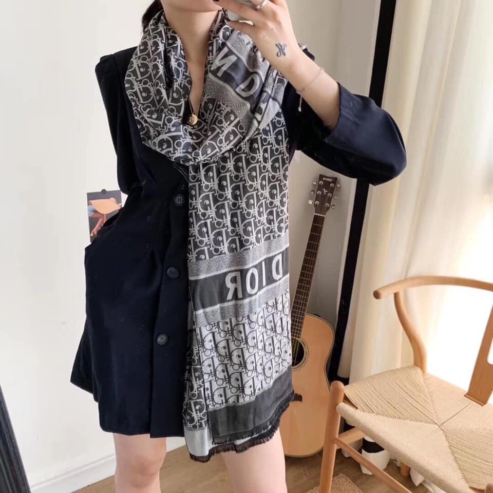 Khăn lụa choàng cổ Dior hàng đẹp có hộp sang chảnh