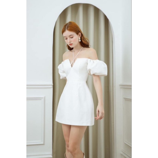 ĐẦM CỔ VUÔNG XẺ NGỰC DÂY YẾM