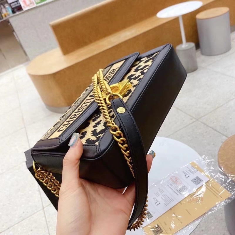 Túi xách W566-22 Dior Dauphine hàng đẹp fullbox bill card tag vàng đằm đẹp