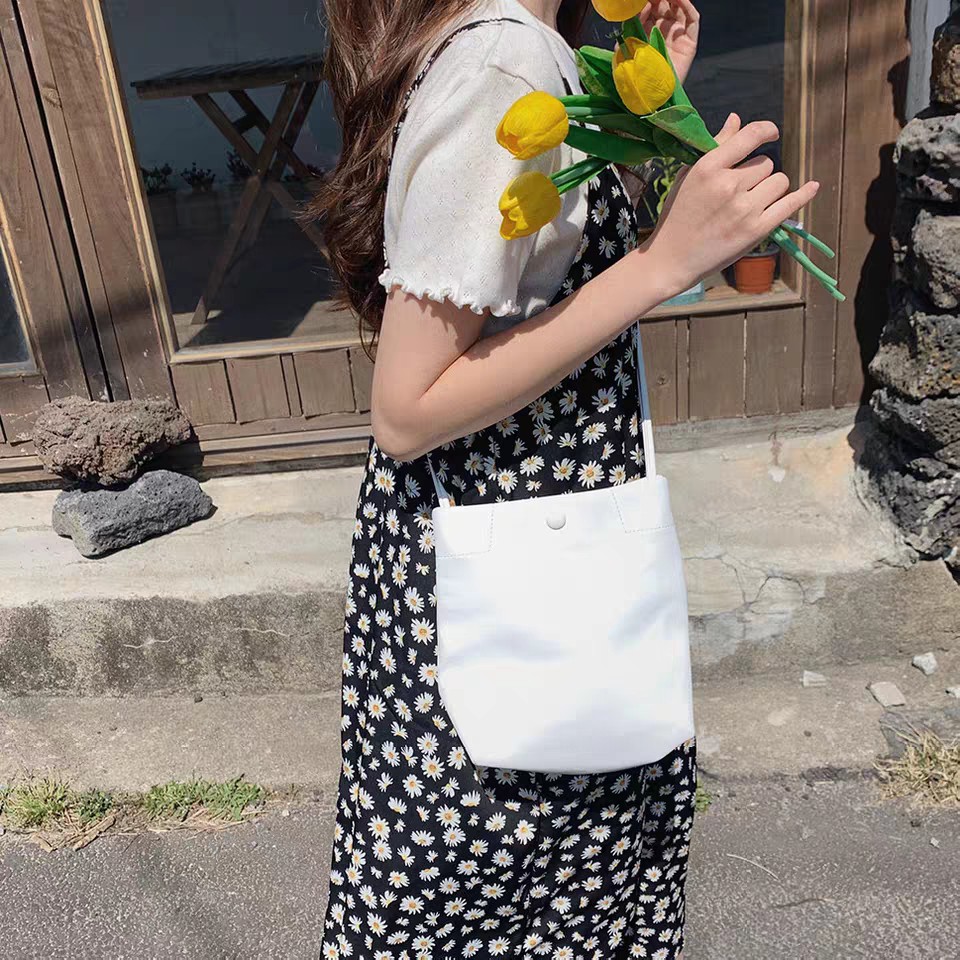 VÁY YẾM HOA CÚC NHÍ ULZZANG - SET VÁY MAXI HOA CÚC ĐEN + ÁO TRẮNG HOT