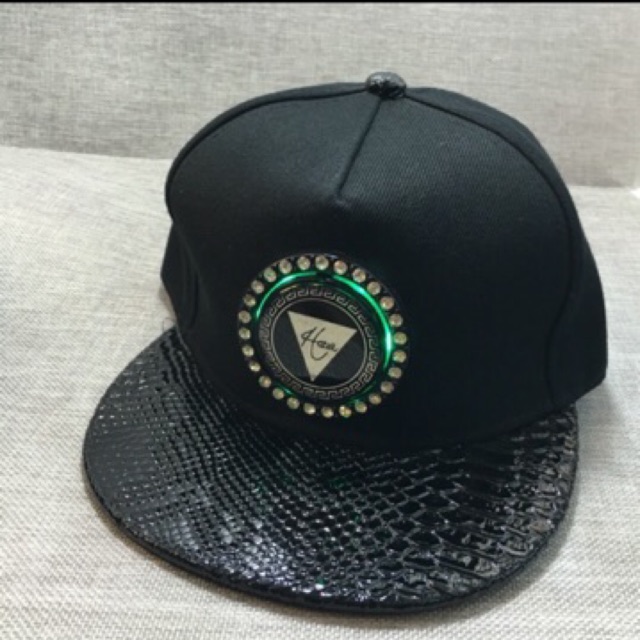 MŨ SNAPBACK PHÁT SÁNG ĐỘC ĐÁO