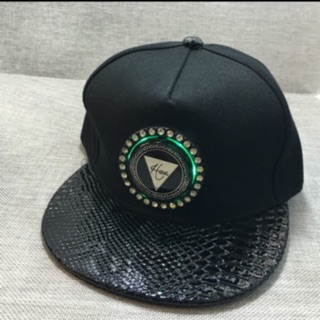 MŨ SNAPBACK PHÁT SÁNG ĐỘC ĐÁO