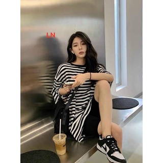 áo phông kẻ tay lỡ quần legging đùi