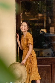 Váy bi thân đắp chéo